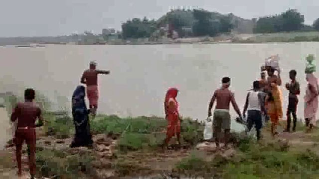 जान जोखिम में डालकर किसान कर रहे खेती 