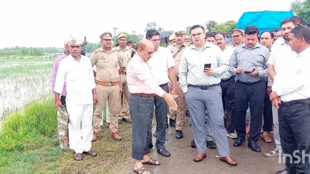 बहराइच*2 तहसील महसी अंतर्गत जल भराव व कटान प्रभावित ग्रामों का डीएम अक्षय त्रिपाठी ने किया निरीक्षण