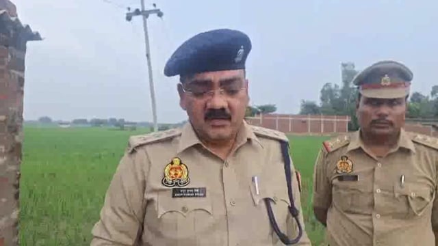 आज दिनांक 07.08.2025 को थाना जहाँगीरगंज अम्बेडकरनगर पर वादी मो0 इक़बाल पुत्र जिकरुल्लाह द्वारा सूचना दी गई कि उनकी 22 वर्षीय पुत्री को किसी अज्ञात व्यक्ति द्वारा सफ़ेद रंग की कार में अगवा कर लिया गया है प्राप्त सूचना पर स्थानीय पुलिस द्वारा की गई कार्यवाही के सम्बन्ध में क्षेत्राधिकारी द्वारा दी गई बाईट।