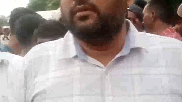 बहराइच:-बिजली कटौती से नाराज ग्रामीणों ने किया हाईवे जाम महसी में मंत्री जी के जाते हैं बिजली गुल 