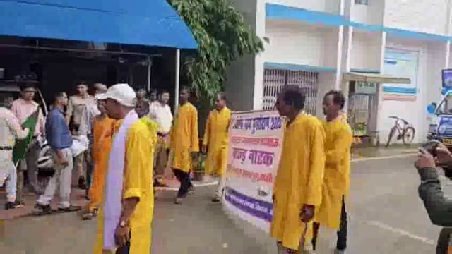  विशेष गहन पुनरीक्षण कार्यक्रम के तहत जागरूकता रथ एवं नुक्कड़ नाटक टीम को हरी झंडी दिखाकर किया रवाना 