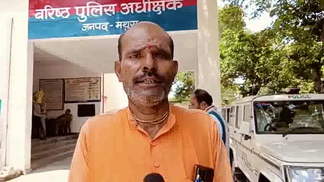 जैत थाना क्षेत्र में शिवलिंग तोड़े जाने को लेकर ग्रामीण पहुंचे वरिष्ठ पुलिस अधीक्षक कार्यालय