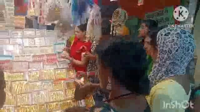 सूर्यगढ़ा -कल रक्षाबंधन को लेकर बाजार में राखी खरीदारी के लिए बहना की उमड़ पड़ी भीड़।