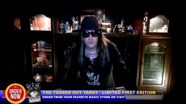 Video TOSSED OUT TAROT (Tossed Out Deck)