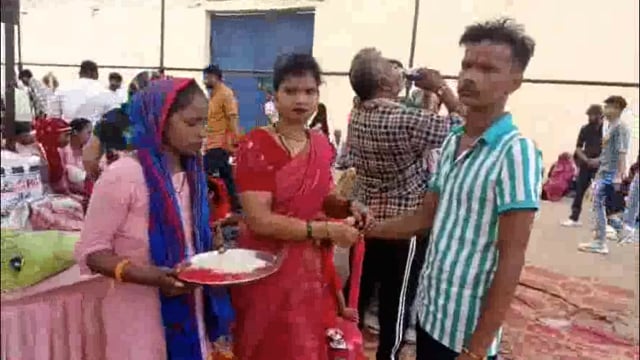 मथुरा जेल में बंद भाईयों को बहनों ने बांधीं राखी, भाईयों से फिर से जेल नहीं आने का मांगा वचन, तश्वीरों ने किया भावुक, देखें पूरी रिपोर्ट