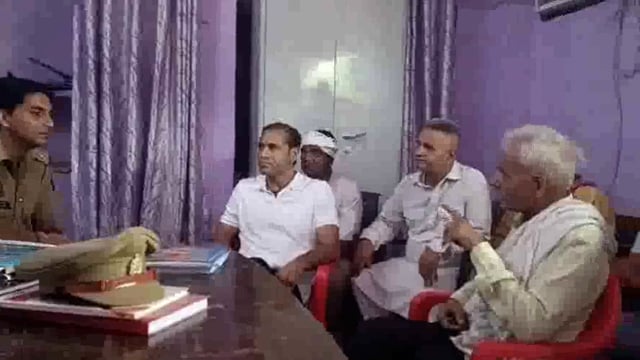 मथुरा के नंदगांव बरसाना रोड़ पर महिला दरोग़ा ने तेज़ रफ़्तार कार से कुचला युवक, उपचार के दौरान हुई मौत।