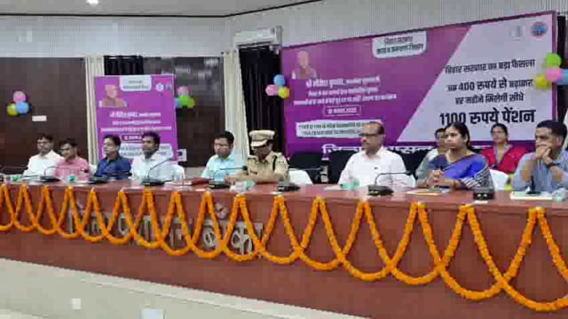 पेंशनधारियों को मुख्यमंत्री द्वारा डीबीटी के माध्यम से एक साथ बड़ी हुई पेंशन राशि किया हस्तांतरित