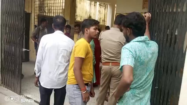 अम्बेडकरनगर- जहांगीरगंज थाना क्षेत्र के मगनपुर महिमापुर गांव में चहोंड़ा शाहपुर निवासी आनंद कन्नौजिया की हत्या सूचना पर पहुंची पुलिस जांच में जुटी।