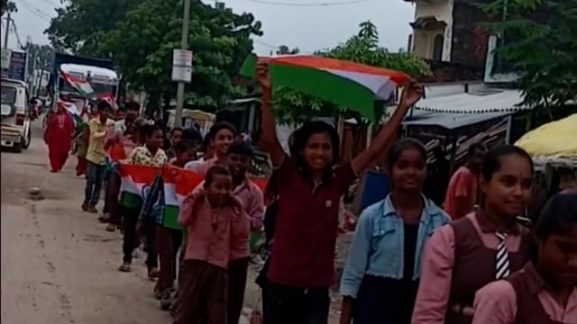 प्राथमिक विद्यालय व पूर्व माध्यमिक विद्यालय इटियाथोक के संयुक्त तत्वावधान में निकाली गई तिरंगा यात्रा