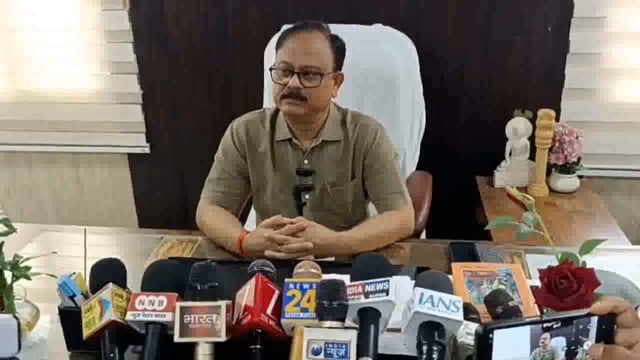 अमेठी जिला में राष्ट्रीय कृमि मुक्ति दिवस पर मुख्य चिकित्साधिकारी द्वारा सभागार में प्रेस वार्ता की गई।