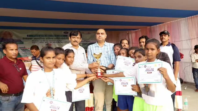 माशाल खेल प्रतियोगिता कबड्डी प्रतियोगिता में तीन स्थान प्राप्त करने वाले टीम को किया पुरस्कृत