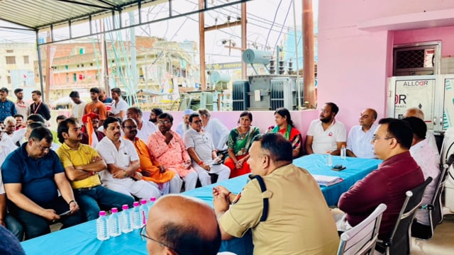 Bahraich:'थाना परिसर कोतवाली नानपारा में जिला अधिकारी बहराइच महोदय श्री अक्षय त्रिपाठी व पुलिस अधीक्षक महोदय द्वारा धर्म