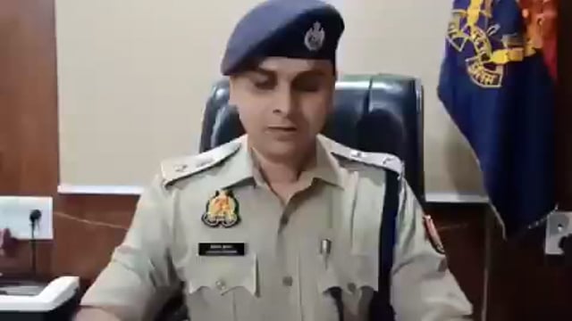 ▶️...... उत्तर प्रदेश 
*बलरामपुर में मूक बधिर व मानसिक दिव्यांग युवती क़े साथ गैगरेप मामले में पुलिस ने घटना को अंजाम देने वाले दरिंदे अंकुर वर्मा व हर्षित पांडेय को मुठभेड़ क़े बाद टांग में गोली मारकर अरेस्ट किया है।*
यह जानकारी @balrampurpolice
ने वीडियो बयान जारी करके दी। टांग में गोली लगे दोनों दरिंदो की लंगड़ाते हुए वीडियो भी जारी की गई। फिलहाल 2 लोग पकडे गए है। 
वारदात में और कितने लोग शामिल थे, अभी इसकी जाँच चल रही है। सीसी टीवी फुटेज़ में जान बचाने को भाग रही युवती क़े पीछे कई बाइक जाती दिखी थी.. जिससे और भी युवकों क़े शामिल होने की आशंका है।