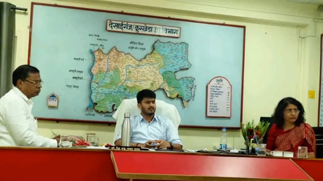आमदार रामदास मसराम यांनी रेल्वे बोगदा रस्त्याची पाहणी करुन लावली बैठक