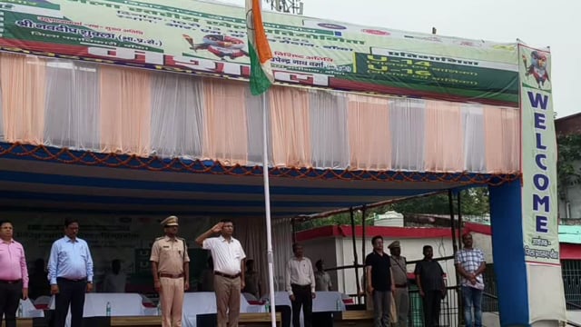 स्वतंत्रता दिवस को लेकर मुख्य समारोह स्थल आर एम के मैदान में डीएम एवं एसपी ने पूर्वाभ्यास का किया निरीक्षण