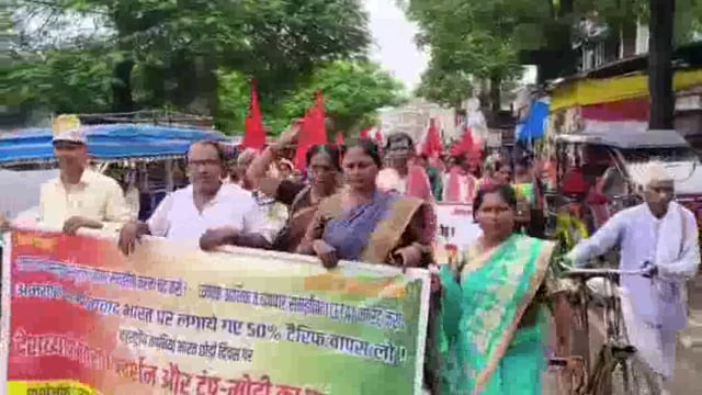 अमेरिका के खिलाफ भारतीय किसान महासभा ने जुलूस प्रदर्शन कर राष्ट्रपति ट्रम्प एवं प्रधानमंत्री मोदी का किया पुतला दहन