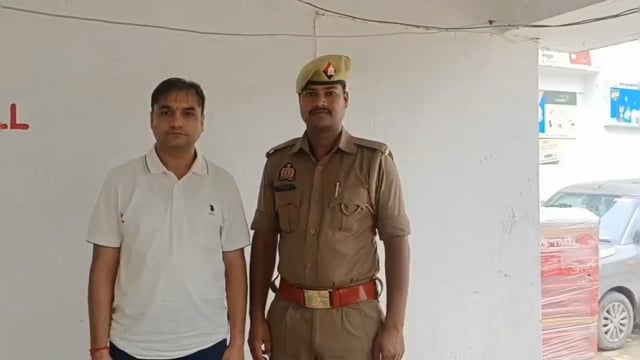 नकली गोल्ड का असली टंच के कागज तैयार कर लिया धोखाधड़ी से कई बैंकों से लोन पुलिस ने हिरासत में ले कोर्ट में किया पेश 