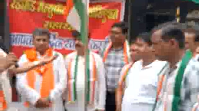 yog chuk aur Bharati ji ke dwara jhanda fahraya Gaya jismein market association ki taraf se bahut hi achcha program Kiya