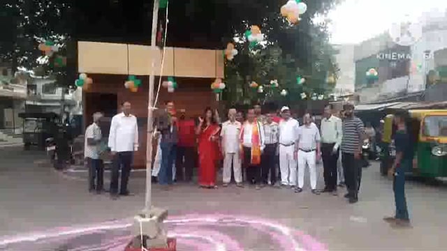 आगरा शहर में 15 अगस्त 79 व स्वतंत्रता दिवस बड़े ही धूमधाम के साथ मनाया गया हर चौराहे पर हर सरकारी महकने पर रोहण 