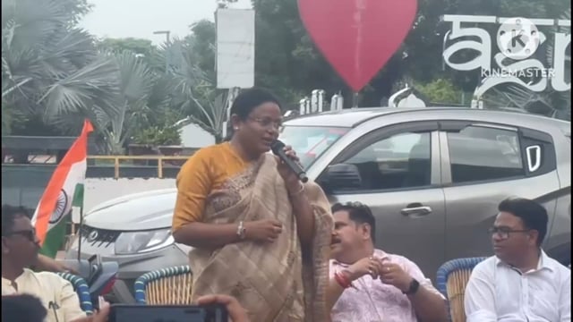 आगरा में आज निकल गई विशाल तिरंगा यात्रा ऑल इंडिया जर्नलिस्ट एसोसिएशन बैनर तले तिरंगा यात्रा का किया गया आयोजन