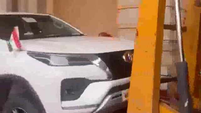 ट्रैफिक पुलिस ने यूपी विधानसभा परिसर से फॉर्च्यूनर गाड़ी को टो किया

लखनऊ, यूपी – उत्तर प्रदेश के मत्स्य पालन मंत्री संजय#politics