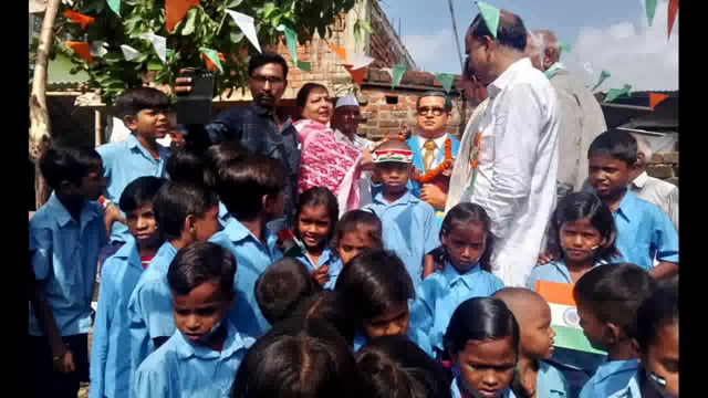 तारडीह पंचायत अंतर्गत लक्ष्मीपुर गांव में संविधान निर्माता डॉ भीमराव अंबेडकर के प्रतिमा का किया गया अनावरण।