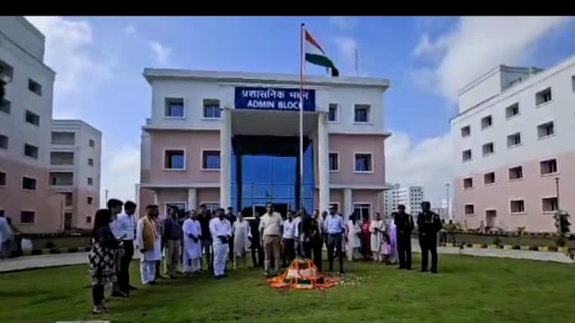 बाबा कीनाराम स्वशासी मेडिकल कालेज में धूम धाम से मनाया गया स्वतंत्रता दिवस,उत्कृष्ट कार्य करने वाले को किया गया सम्मानित