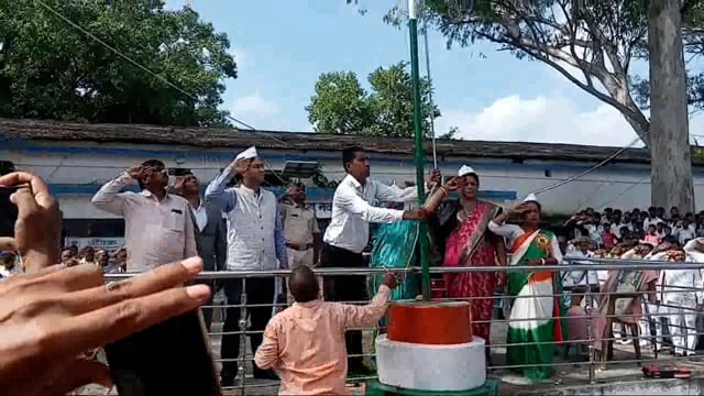 प्रखंड में धूमधाम से मनाया गया 79 वां स्वतंत्रता दिवस ध्वजारोहण कर दी गई सलामी
