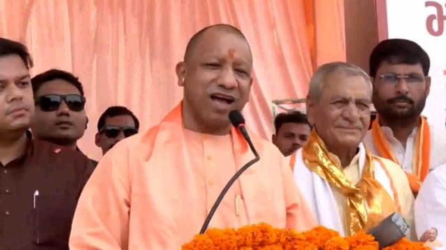 योगी आदित्यनाथ ने मथुरा और आसपास के पवित्र स्थलों का पौराणिक दर्जा बहाल करने की योजना की घोषणा की

लखनऊ, उत्तर प्रदेश – उत्तर प्रदेश के मुख्यमंत्री योगी आदित्यनाथ ने आज घोषणा की कि राज्य सरकार ने ब्रज क्षेत्र के कई पवित्र स्थलों के प्राचीन धार्मिक महत्व को#politics