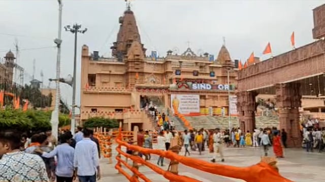 सुरक्षा को लेकर सभी मंदिरों के बारे में जानकारी दी श्लोक कुमार की एस एस पी ने