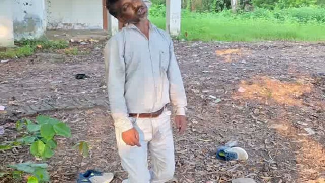 अम्बेडकरनगर- आलापुर पुरानी तहसील परिसर में 40 वर्षीय व्यक्ति का शव मिलने से इलाके में सनसनी फैल गई पुलिस को सूचना मिलते ही जांच में जुटी।