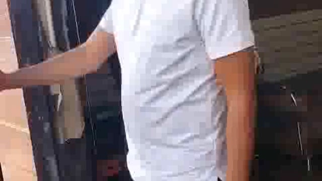 केशोपुर सठला अंतर्गत सांड को कुएं से बाहर निकालने की शिकायत करने पर ग्राम प्रधान द्वारा ग्रामीणों को हड़काने की वीडियो आई सामने।