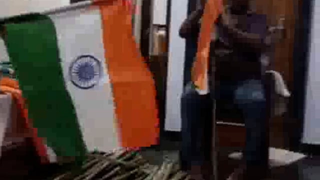  आखिर किस पर झंडे के अपमान का युवक ने लगाया आरोप की कार्यवाही की मांग