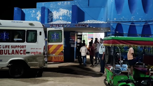 सड़क दुर्घटना में घायल महिला गंभीर स्थिति में भागलपुर रेफर।