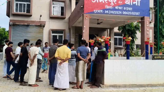 दौना गांव में अज्ञात अपराधियों ने युवक को मारी गोली। अस्पताल ले जाने के क्रम में हुई मौत।