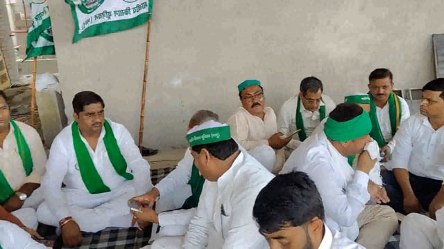 BKU के राष्ट्रीय अध्यक्ष ठाकुर भानु प्रताप जी ने आज गाजियाबाद में बिल्डर के भ्रष्टाचार को लेकर दिया धरना 