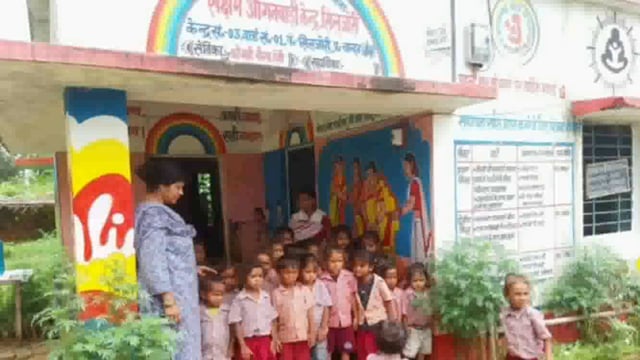 सक्षम आंगनबाड़ी केंद्र सिलजोरी कि सेविका नीरव देवी ने अन्नप्राशन दिवस पर कार्यक्रम आयोजित करछह माह के बच्चे को खिलाई खीर