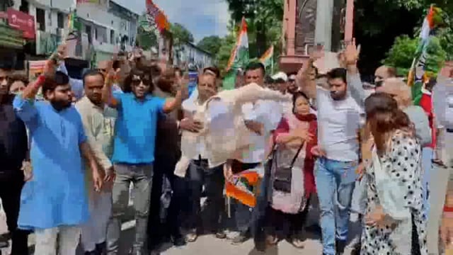 हरिद्वार! देवपुरा चौक पर धामी सरकार के खिलाफ कांग्रेस ने पुतला दहन कर किया जोरदार प्रदर्शन!