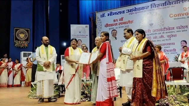 दीक्षांत समारोह में राजकीय महाविद्यालय माट की मेधावी छात्रा ने स्वर्ण पदक प्राप्त कर विद्यालय व गांव का नाम रोशन किया