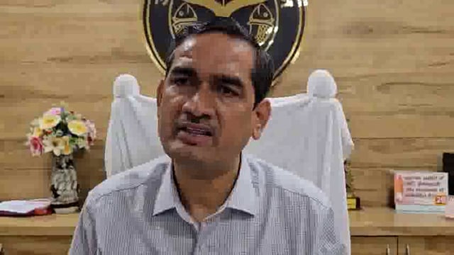  जिला अधिकारी चंद्र प्रकाश सिंह ने जमुना के जलस्तर में जो वृद्धि हुई है उसको लेकर क्या कहा