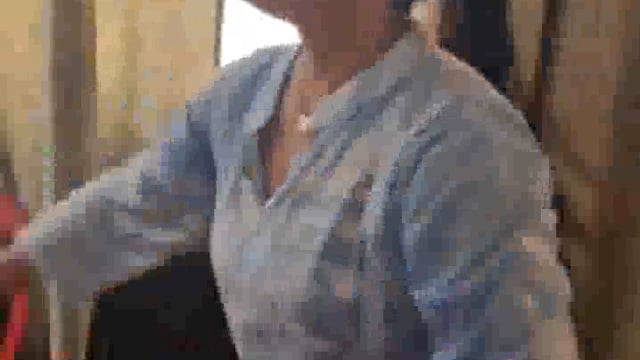 ➡️....आगरा के पुलिस स्टेशन में पहुंची महिला सब इंस्पेक्टर से भिड़ गई... दोनों में खूब हाथापाई हुई... इस महिला ने लिखाया था चोरी का मुकदमा... जनवरी 2025 में मुकदमे में लग चुकी है एफआर... उसी सिलसिले में ये महिला फिर से थाने पर आई थी...