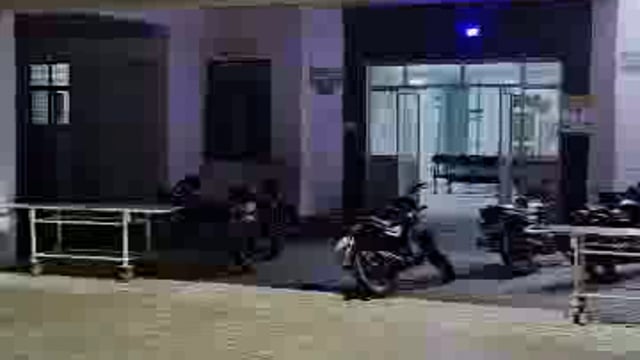 पलिया सीएचसी में मरीजों से अभद्र व्यवहार कर रहीं नर्सें