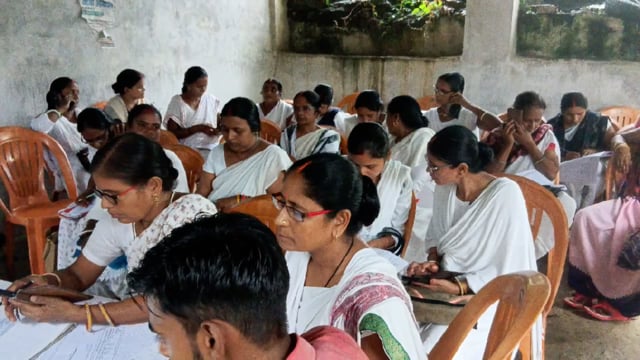 प्राथमिक स्वास्थ्य केंद्र के प्रभारी चिकित्सा पदाधिकारी ने एएनएम के साथ की बैठक