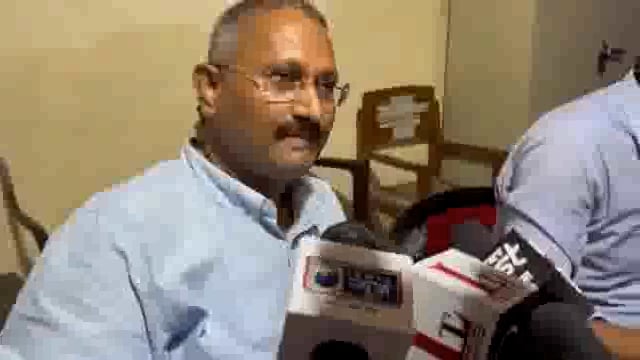 पीसीएफ के दो कर्मचारी रिश्वत लेते गिरफ्तार