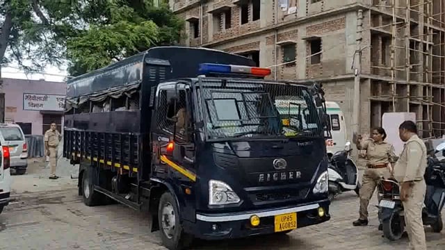 स्पा सेंटर में छापेमारी के बाद पुलिस ने मेडिकल करा कर थाने से जमानत दे दी।