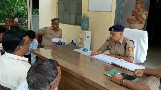 नौहझील थाने में अपर पुलिस अधीक्षक सुरेश चंद्र रावत की अध्यक्षता में थाना समाधान दिवस आयोजित किया 