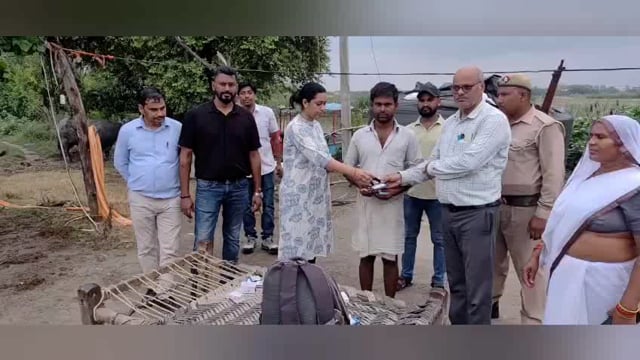 S, D, M, मांट ने किया बाढ़ क्षेत्र का दौरा, गाँव, गाँव, जा कर बांटी  दबाइया,,