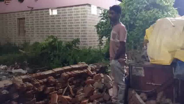 गाजीपुर जीजीआईसी कॉलेज की दीवाल गिरी चार घायल