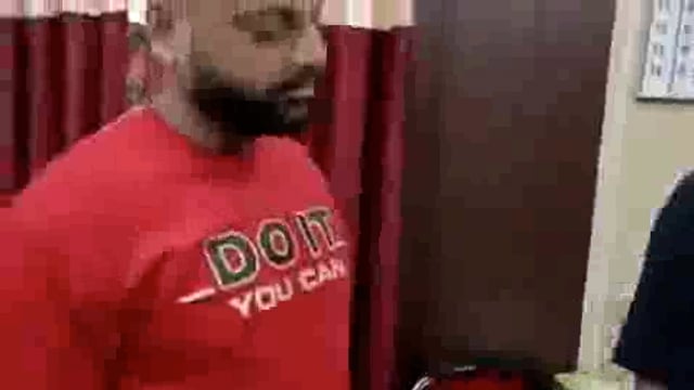 ➡️......आगरा खबर*
*उत्तर प्रदेश पुलिस के इंस्पेक्टर ने आगरा में ईमानदारी का परचम लहरा दिया, एक करोड़ की रिश्वत ठुकरा कर रिश्वत देने वाले को ही जेल भेज दिया*
*UPSTF के इंस्पेक्टर यतीन्द्र शर्मा और उनकी टीम को 1 करोड़ की रिश्वत दी जा रही थी, UPSTF व ड्रग्स विभाग ने लगभग 2.5 करोड़ की अवैध दवाइयां बरामद की थी, यतीन्द्र शर्मा की टीम ने रिश्वत देने वाले हेमा मेडिको के संचालक हिमांशु अग्रवाल को 1 करोड़ कैश सहित रिश्वत देते हुए पकड़ लिया*