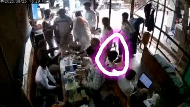 दस्तावेज लेखक के बिस्तर से 5 लाख की चोरी सीसीटीवी में लाइव फुटेज हुआ वायरल